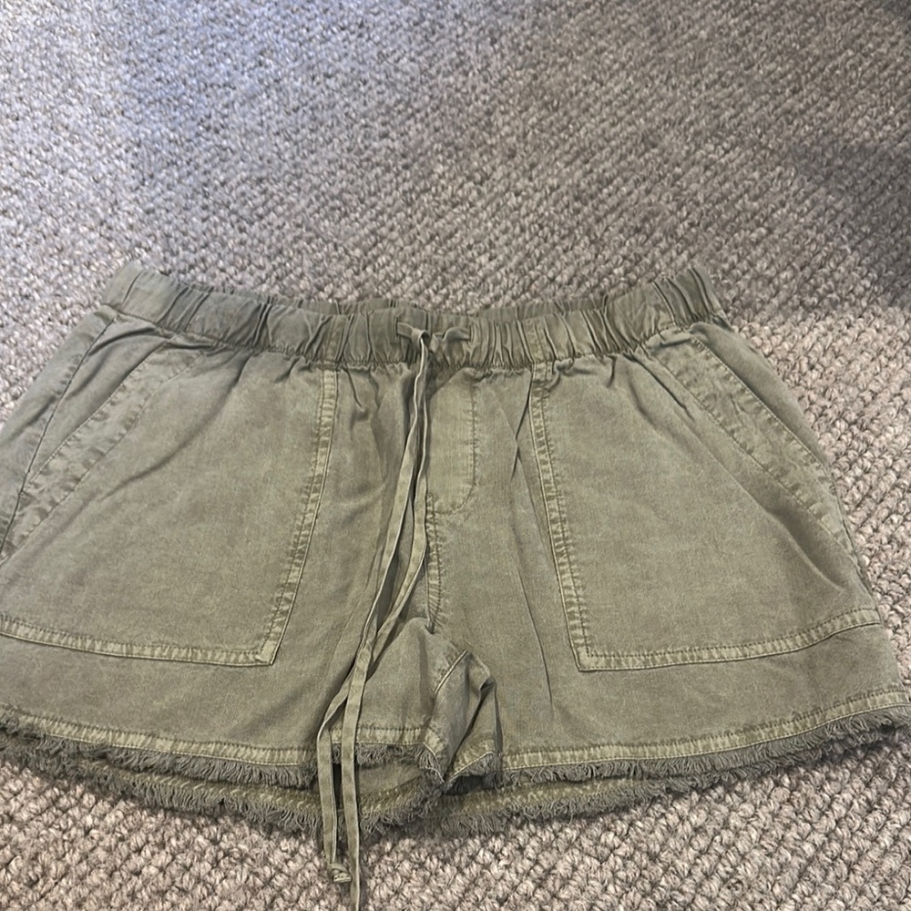 Cloth & Stone Green Cargo Shorts with Drawstring Waist